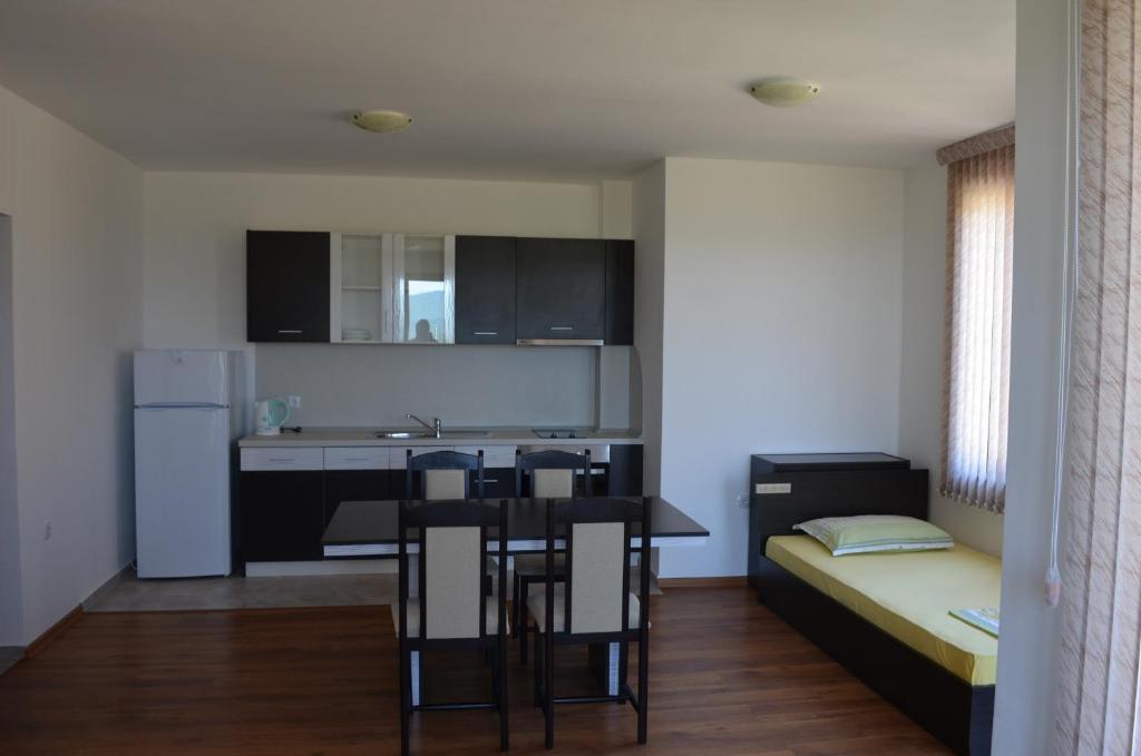 Апартаменты (Апартаменты с 1 спальней (для 5 взрослых) с балконом), Guest House Georgievi