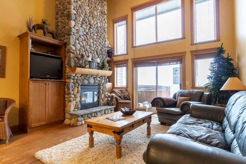 Tree Tops Luxury Chalet w/Hot Tub