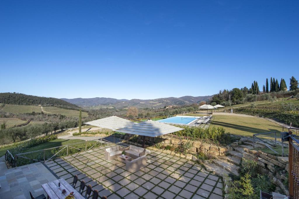 Villa Chianti with infinity pool and vineyard view photo 2