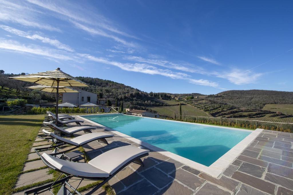 Villa Chianti with infinity pool and vineyard view photo 3