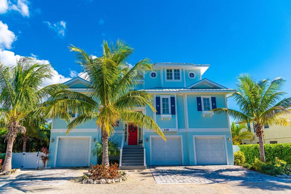 Tiki Beach image