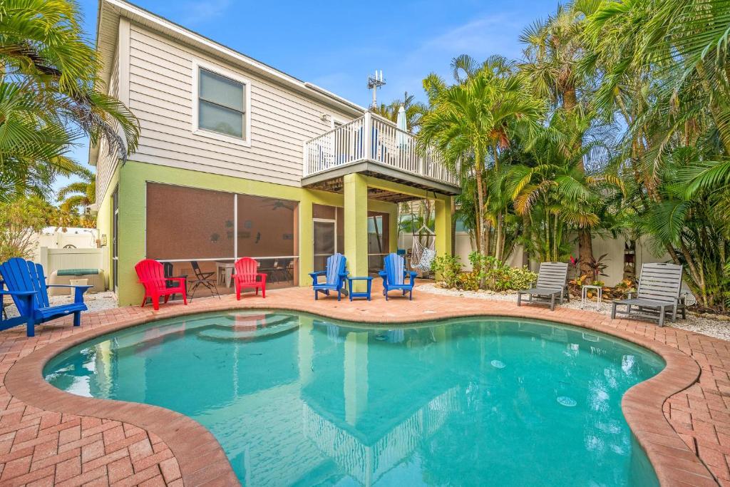 Castaway Cottage image