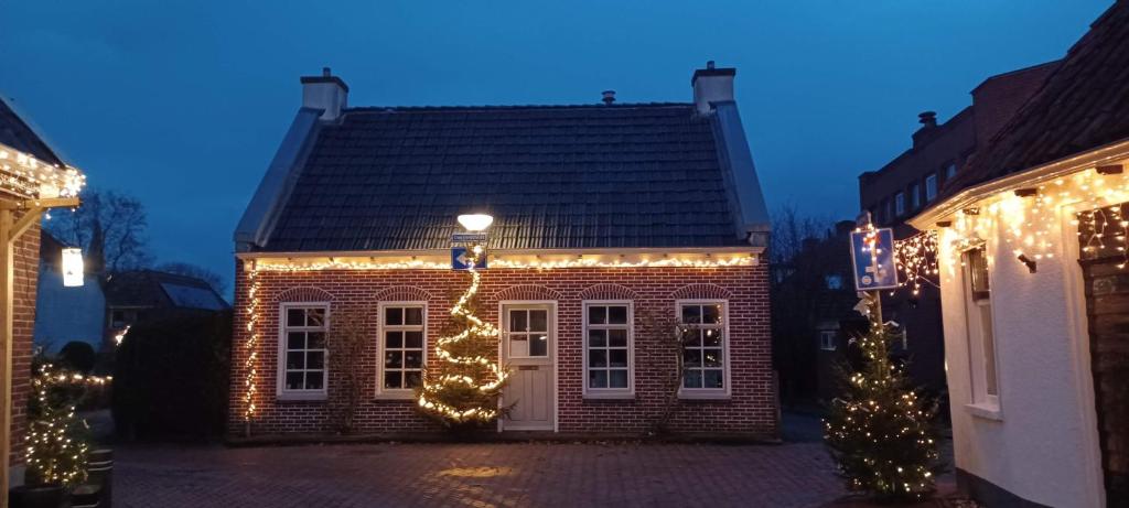 Karakteristiek huis in centrum Winsum met nieuwe badkamer photo 1