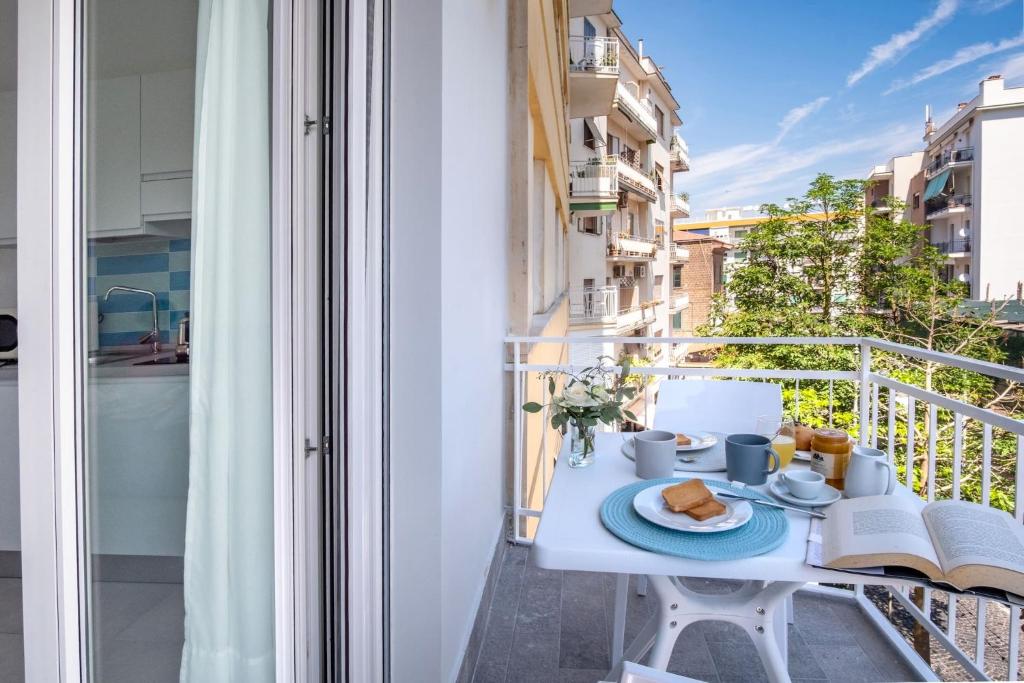 Deluxe Apartment in Sorrento Centre - Tap to explore photos