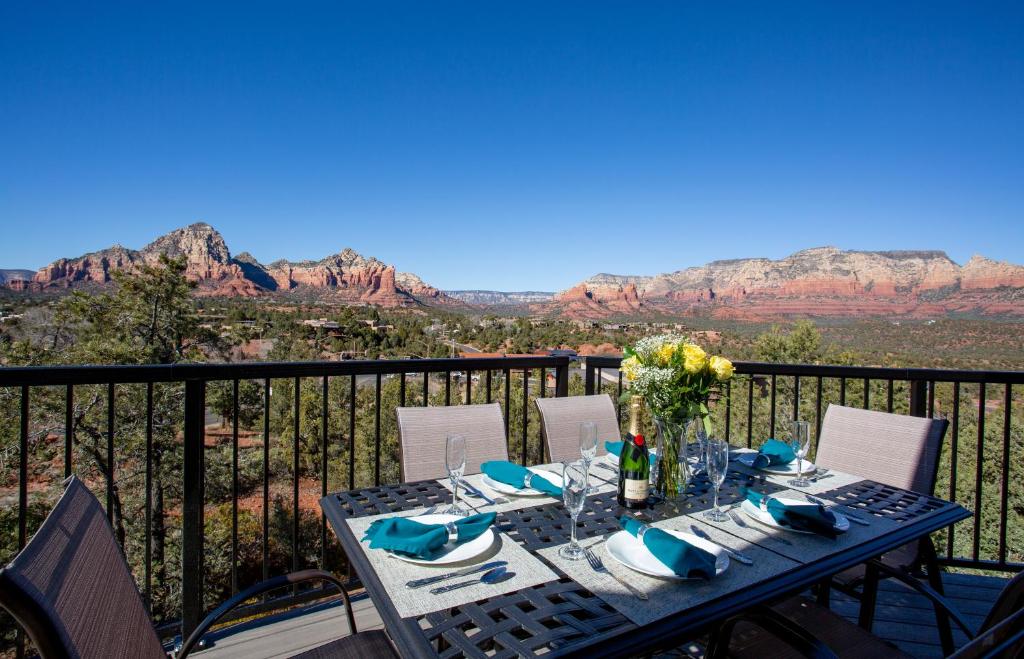 Awe Inspiring Red Rock Views with Hot Tub! image