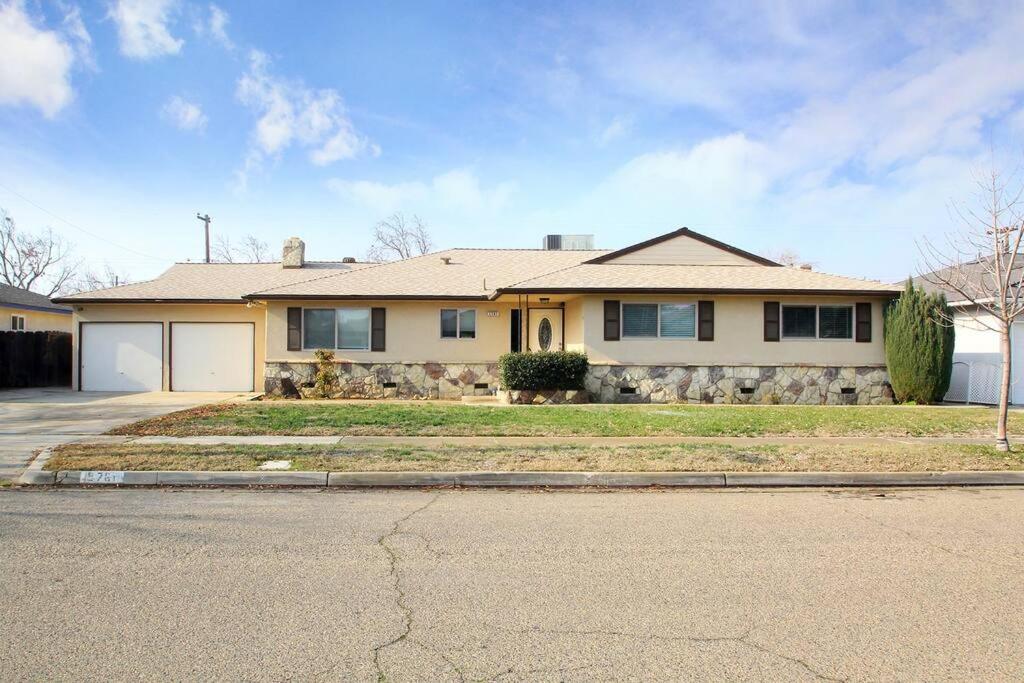 Entire Citrus House in Fresno photo 2