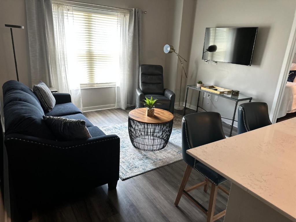 Downtown Luxury Apartment with private indoor parking image