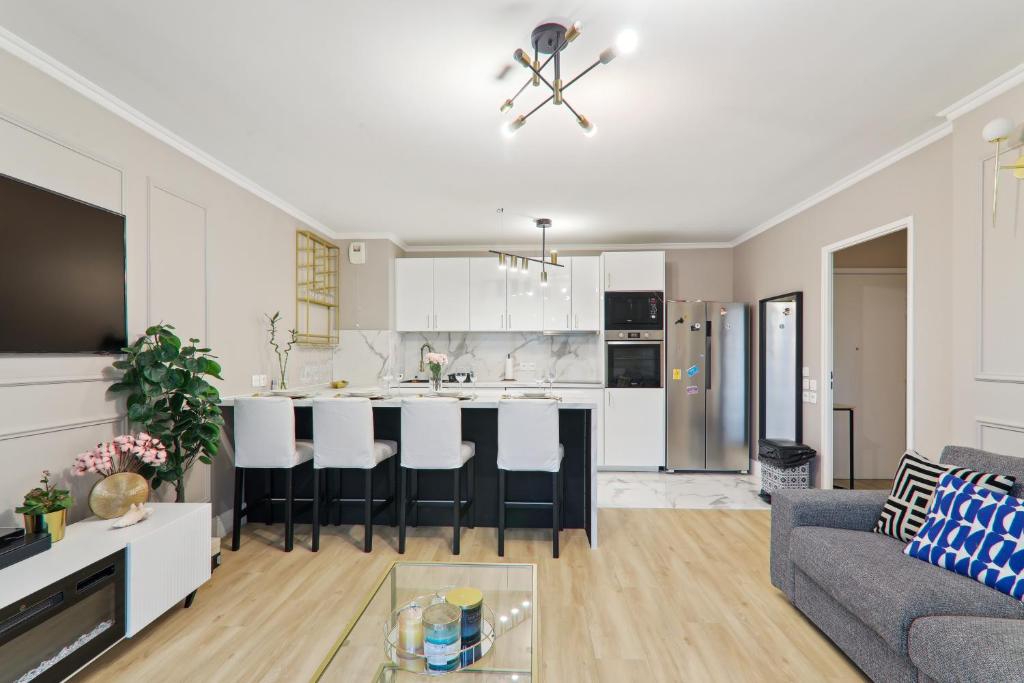 Chic apart design with parking photo 2