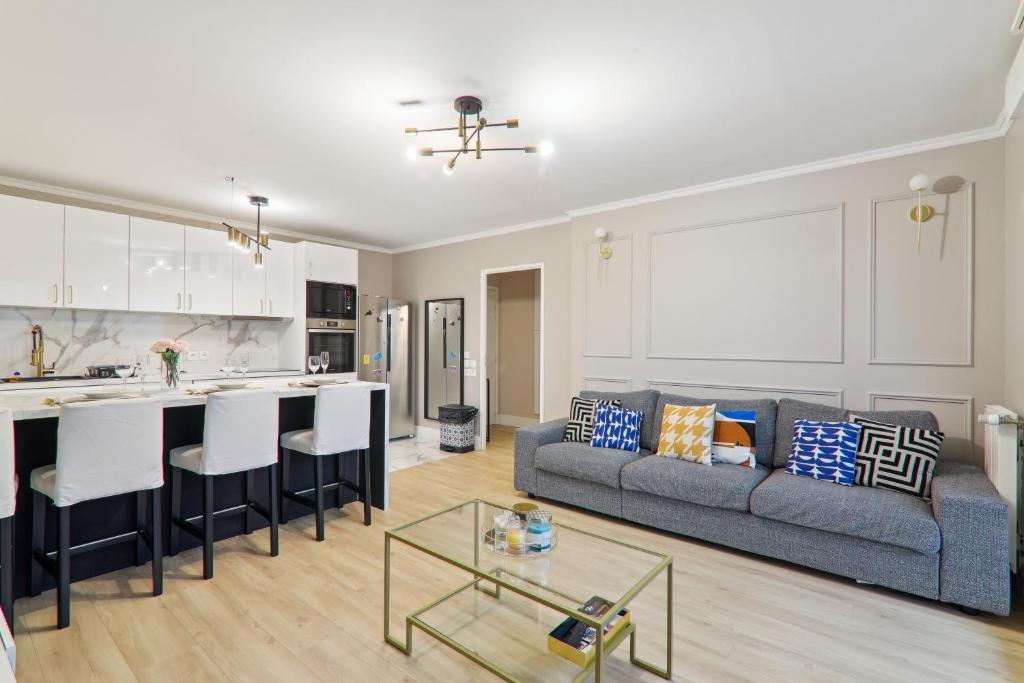 Chic apart design with parking photo 1