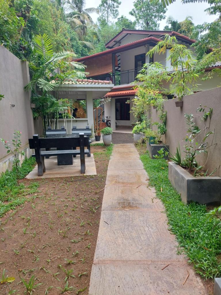 Sudu Guest photo 4