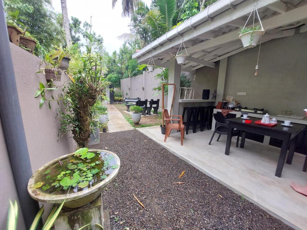 Sudu Guest photo 3