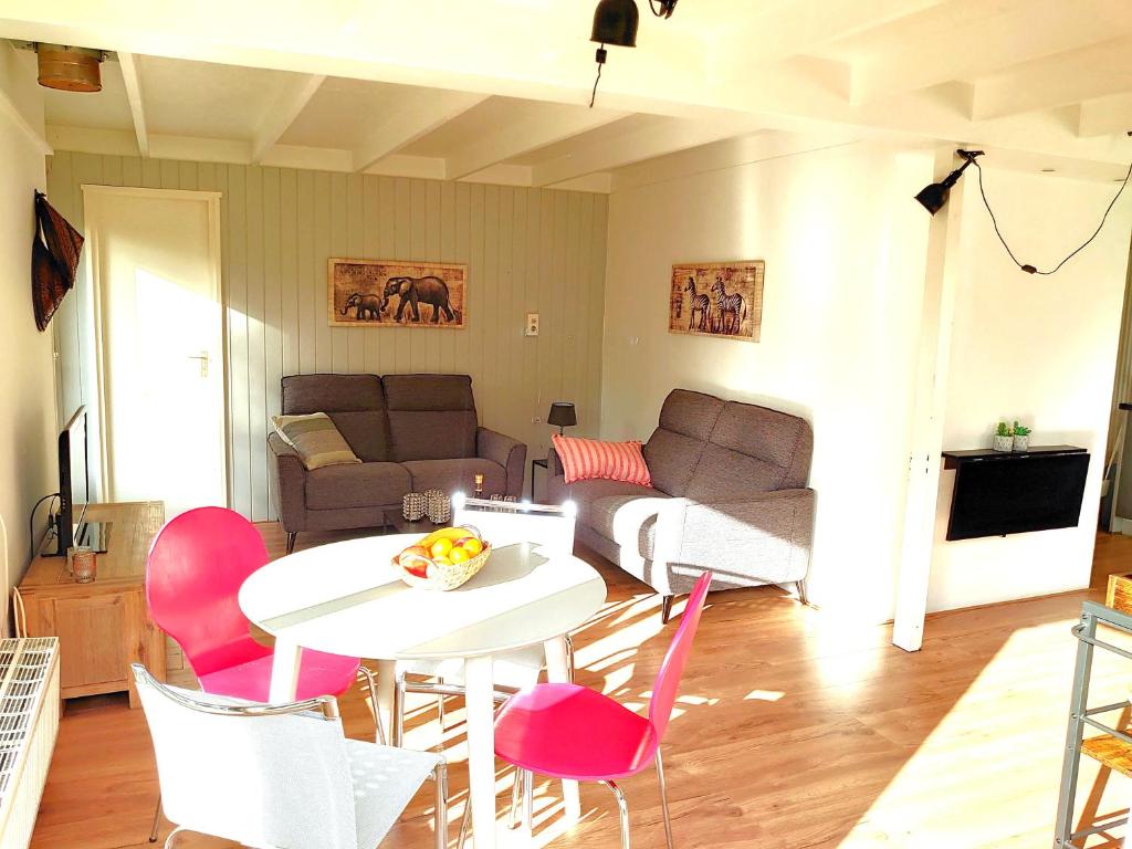 Zonnige vrijstaande bungalow in prachtige omgeving! photo 1