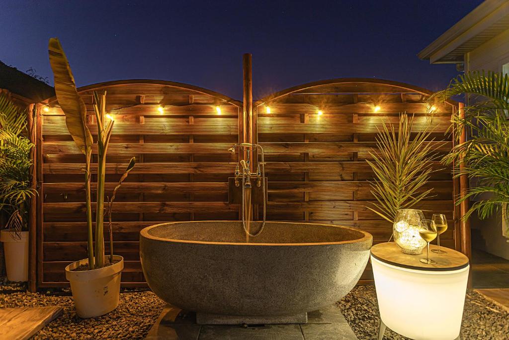 Magnifique Bungalow et Jacuzzi au cœur des plages photo 4