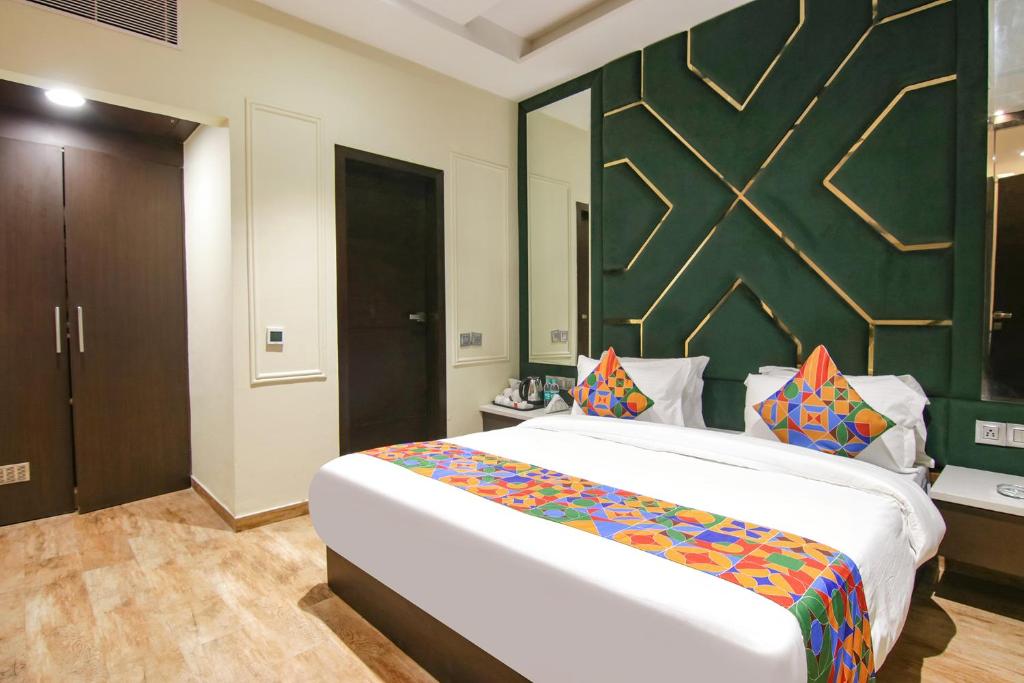 FabHotel Prime K9 Crown photo 2