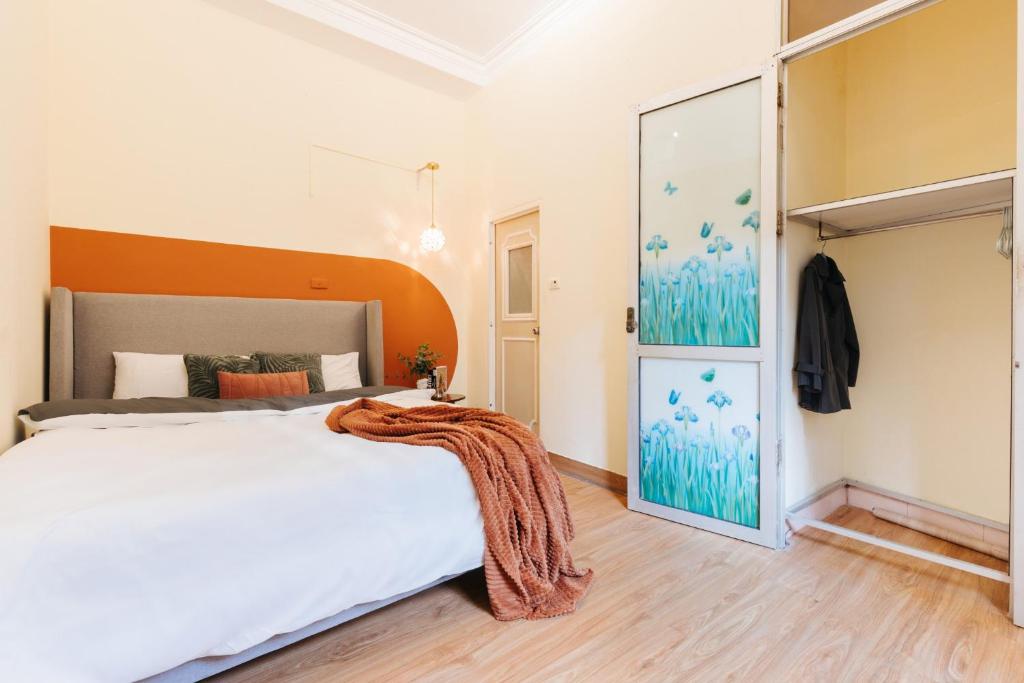 Near the train line,old Quarter, BBQ large terrace