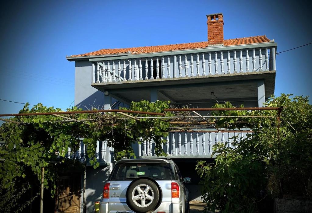 Captivating and Spacious 2-Bed House in Vranovici