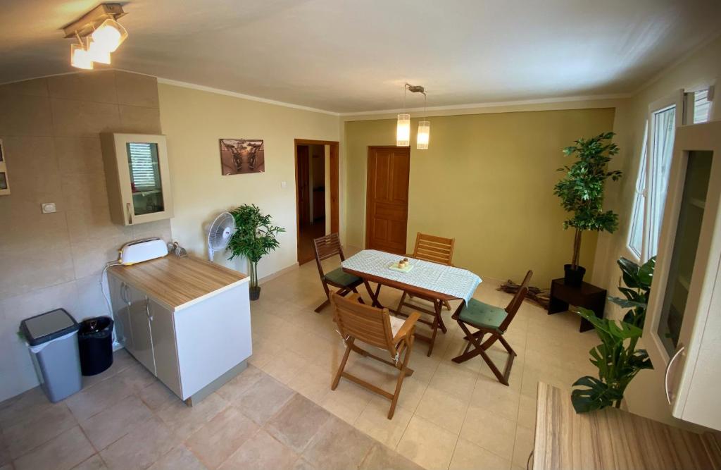 Captivating and Spacious 2-Bed House in Vranovici photo 4