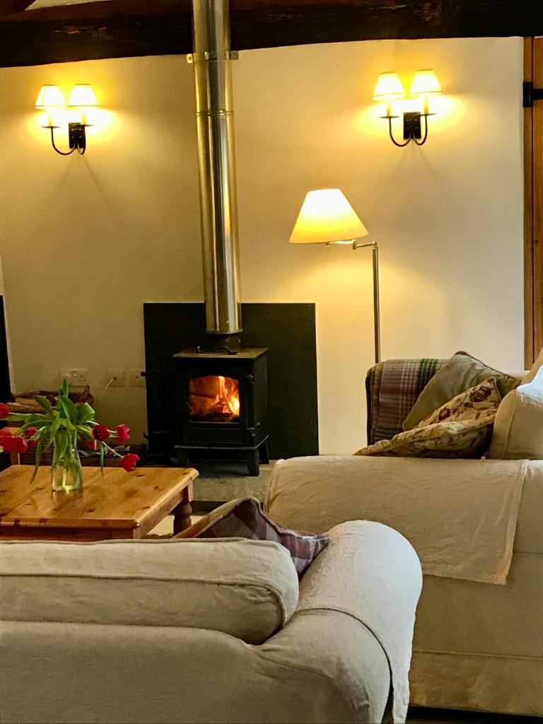 The Billiard Room - Cosy Country Retreat photo 1