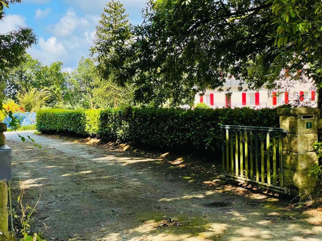 Maison au calme grand jardin privé aire de jeux Lac de Guerledan photo 3