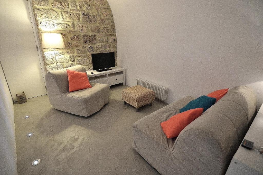 Authentic Cave House in the heart of the Village! photo 1