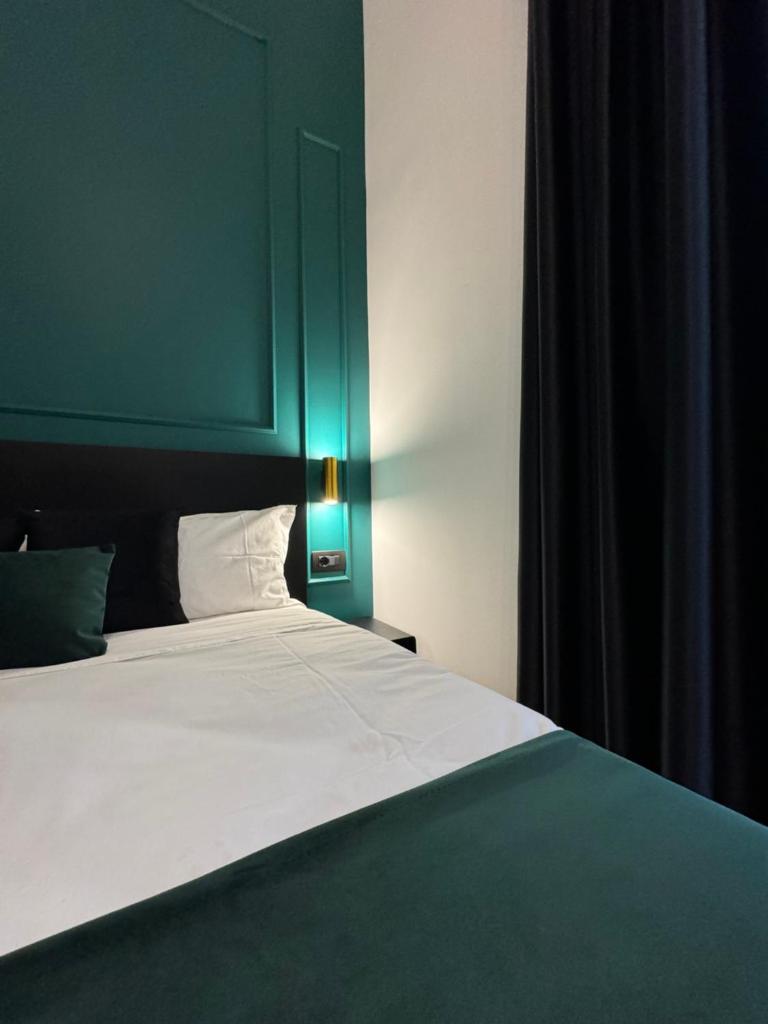 Materdei Emerald Rooms - Tap to explore photos