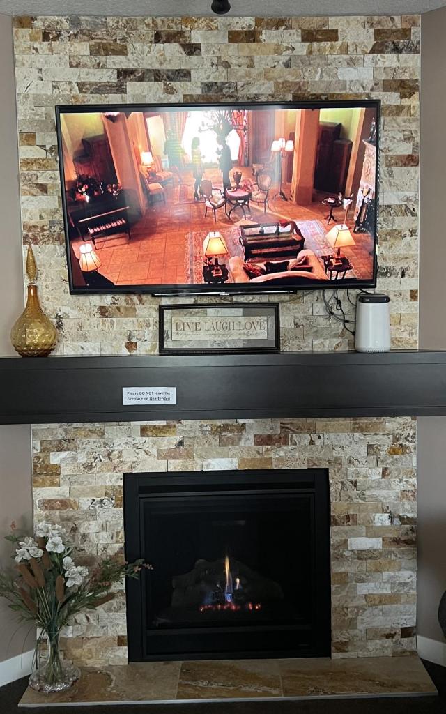 Luxury 4 Bedroom Cozy Home close to YYC, Shops, DT, Stampede, Mountains and many amenities in Panorama Hills NW Calgary photo 4