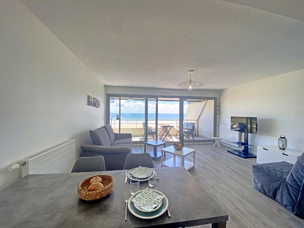 RÉF 149 LARMOR-PLAGE Studio moderne vue sur mer photo 1