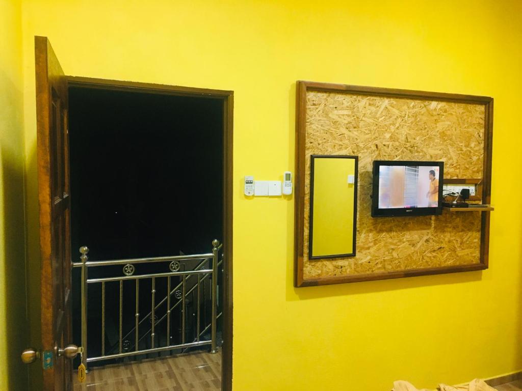 The Pines Studio @ PCB (standard) photo 3