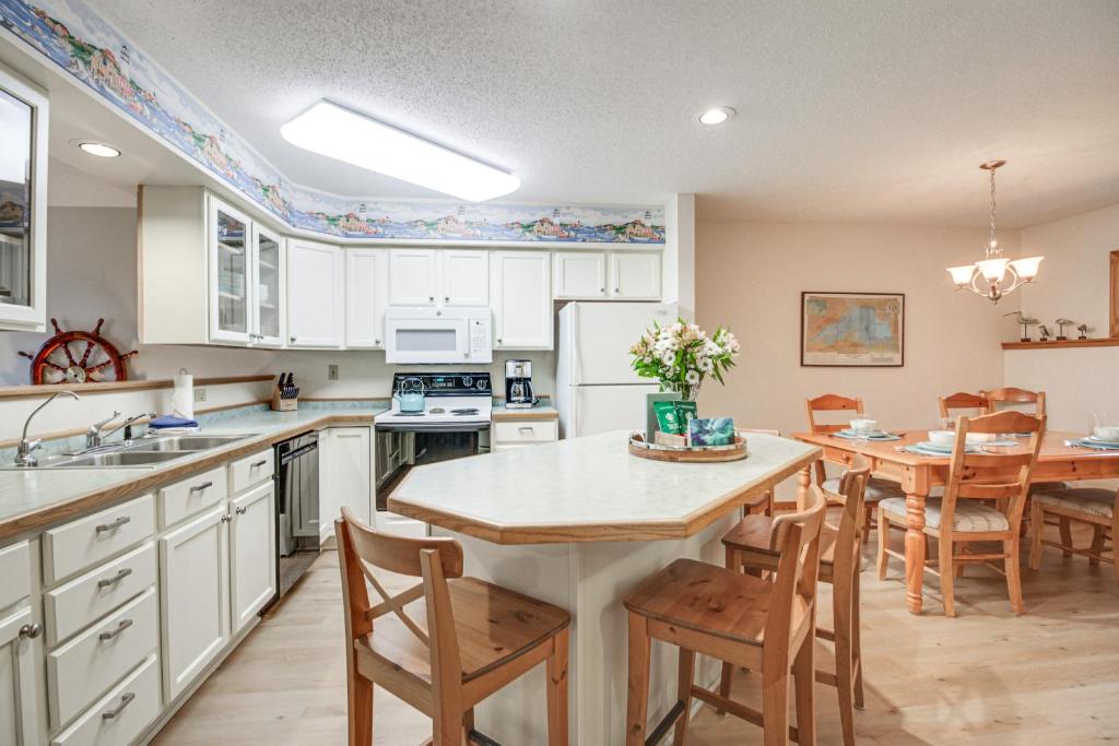 Lakefront Tofte Townhome with Deck and Views! photo 1