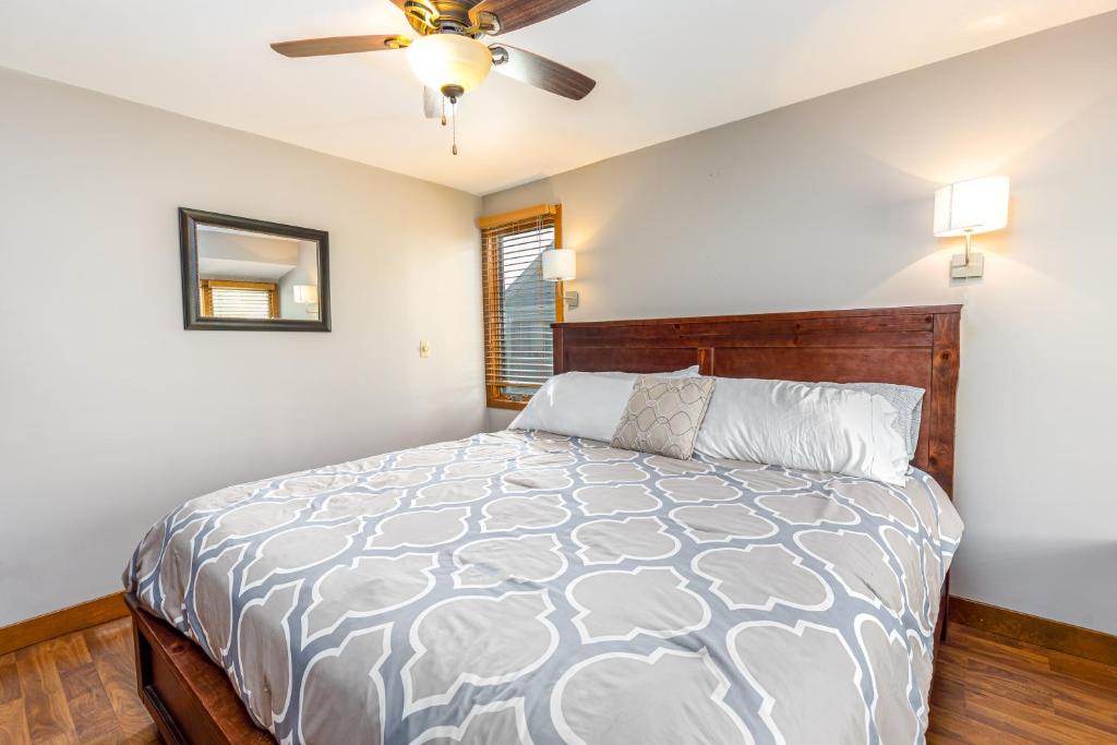 Quiet Home Minutes from Lake Galena & Eagle Ridge photo 3