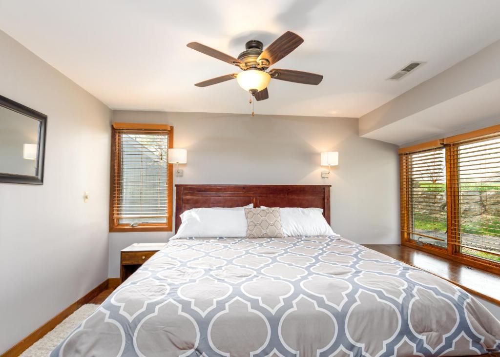 Quiet Home Minutes from Lake Galena & Eagle Ridge photo 1