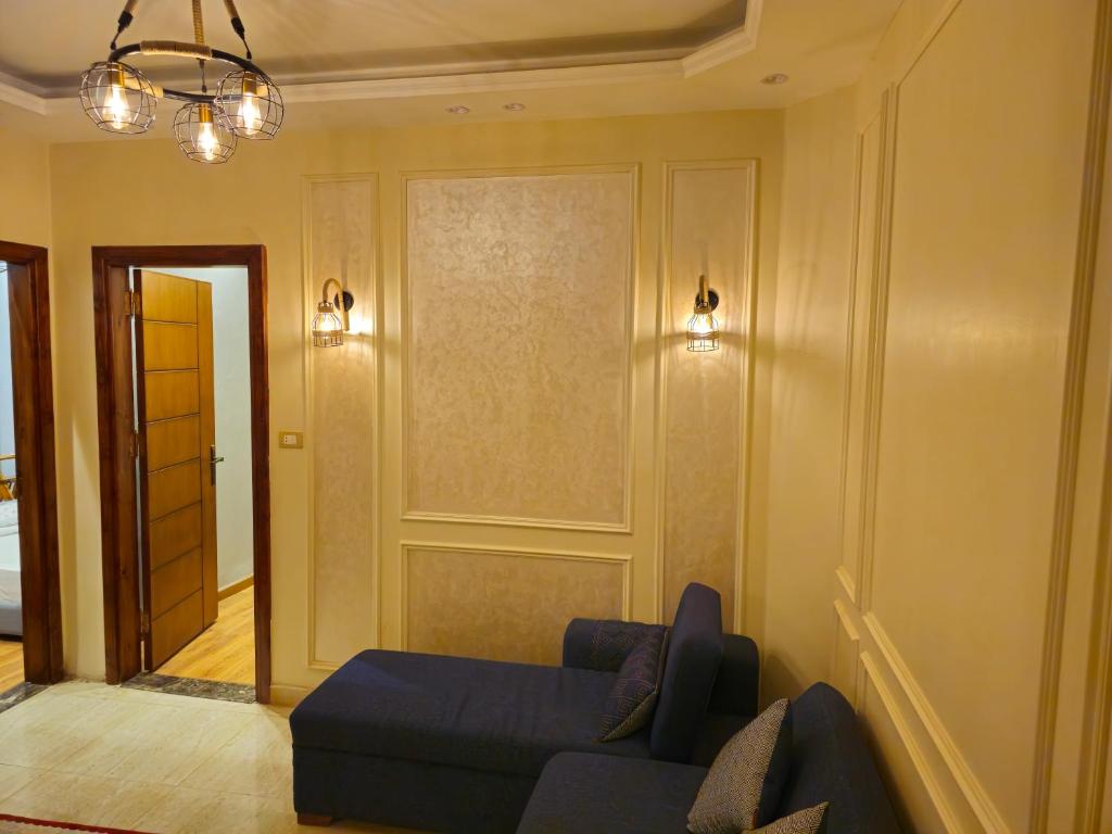 3rd floor luxury apartment-families only photo 3