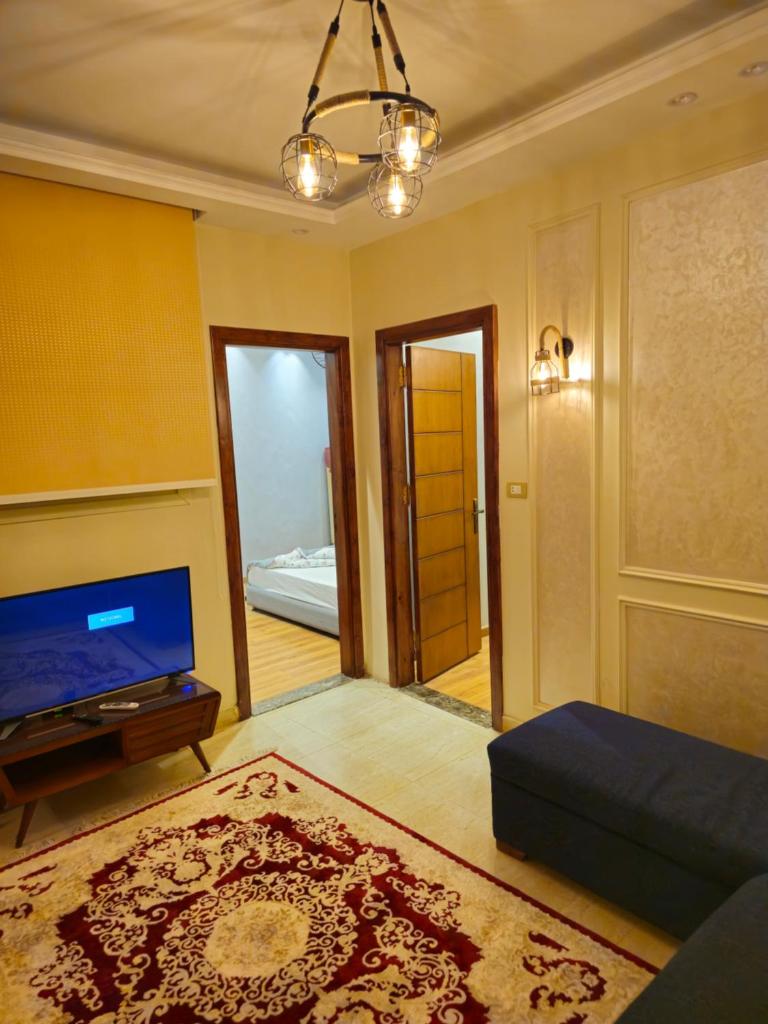 3rd floor luxury apartment-families only photo 2