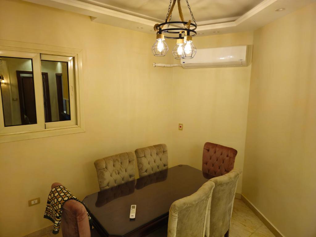 3rd floor luxury apartment-families only photo 1