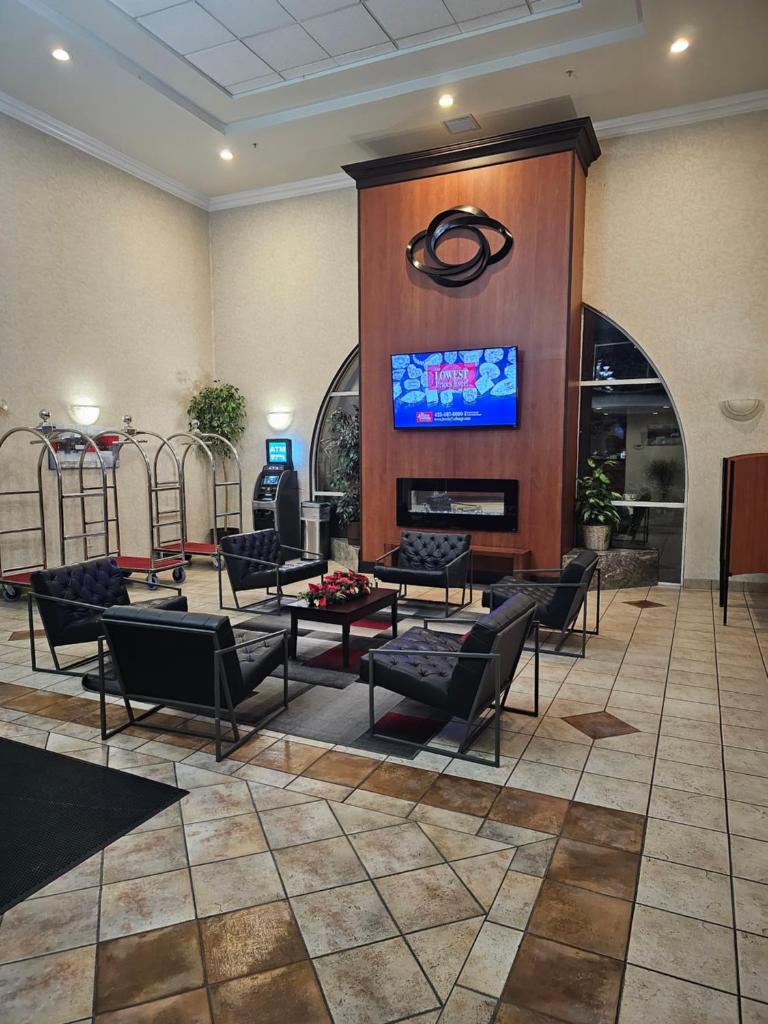 Ramada by Wyndham SeaTac Airport photo 2