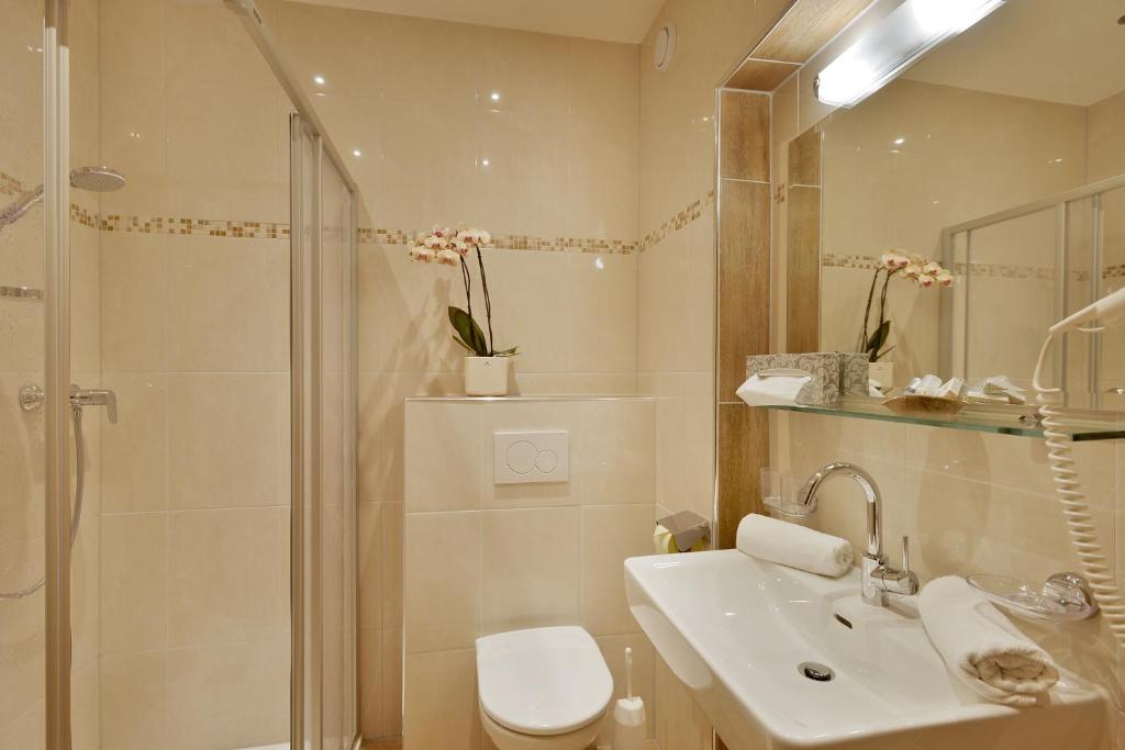 Двухместный (Стандартный двухместный номер с 1 кроватью и балконом), Hotel Garni Jennewein