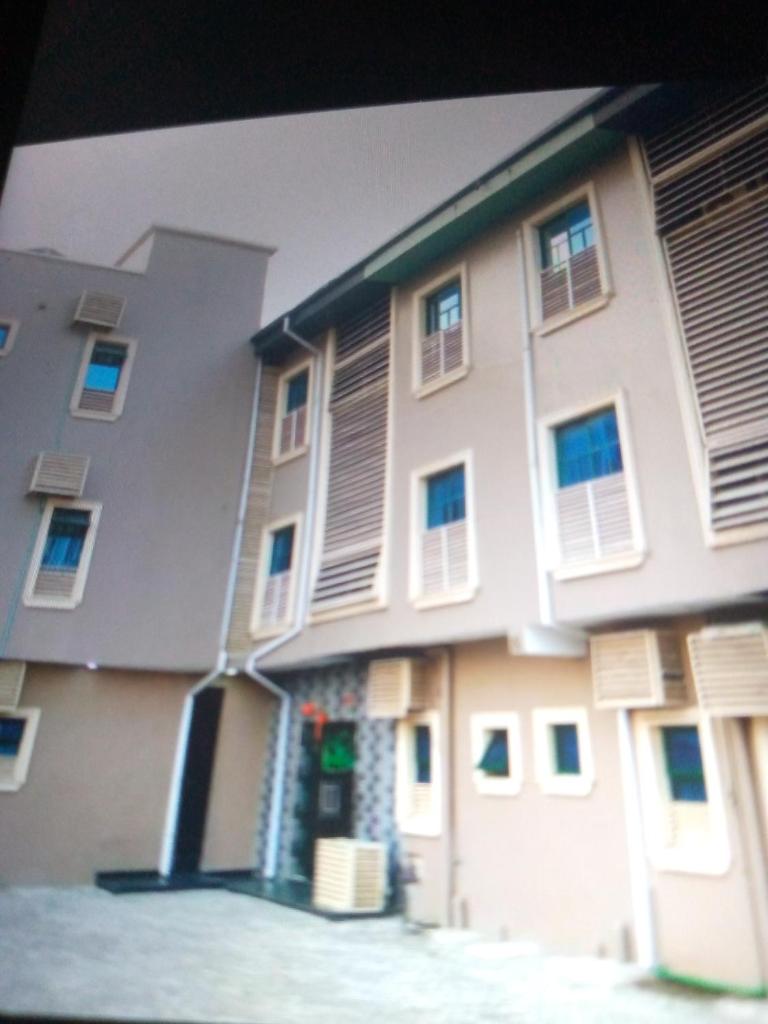 Exclusive mansion lekki phase 1 photo 3