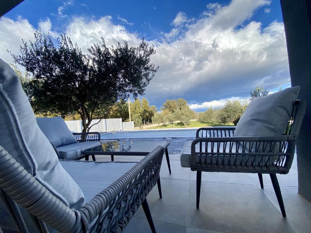 Modern Holiday Home with Private Swimming Pool Minutes from Adriatic Sea photo 1