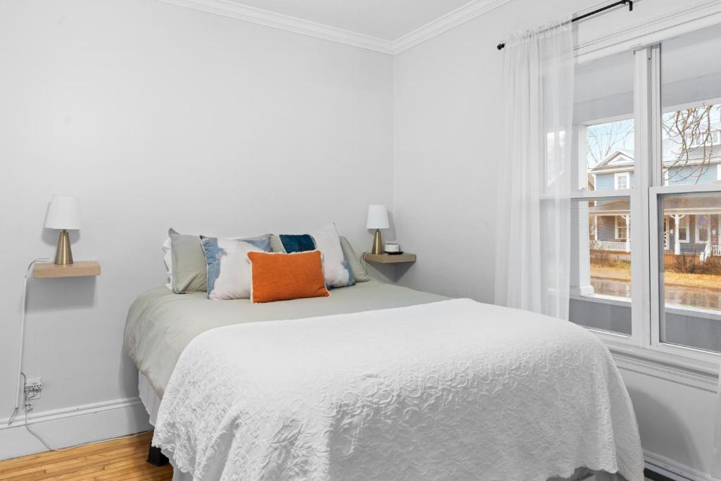 Studio 1 ~ Lovely 1BDRM Apartment, Downtown! photo 1