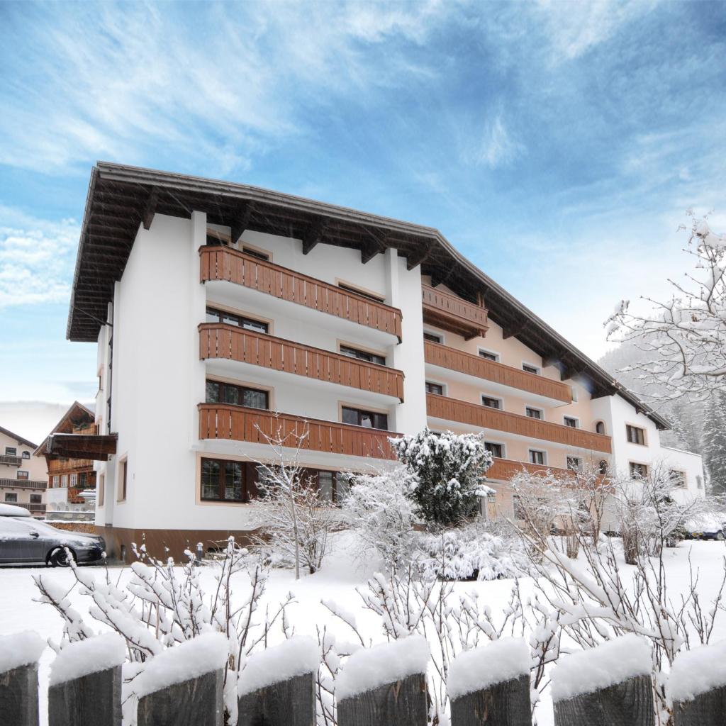 Bikers welcome "Quality Hosts Arlberg Hotel Garni Mössmer" photo 1