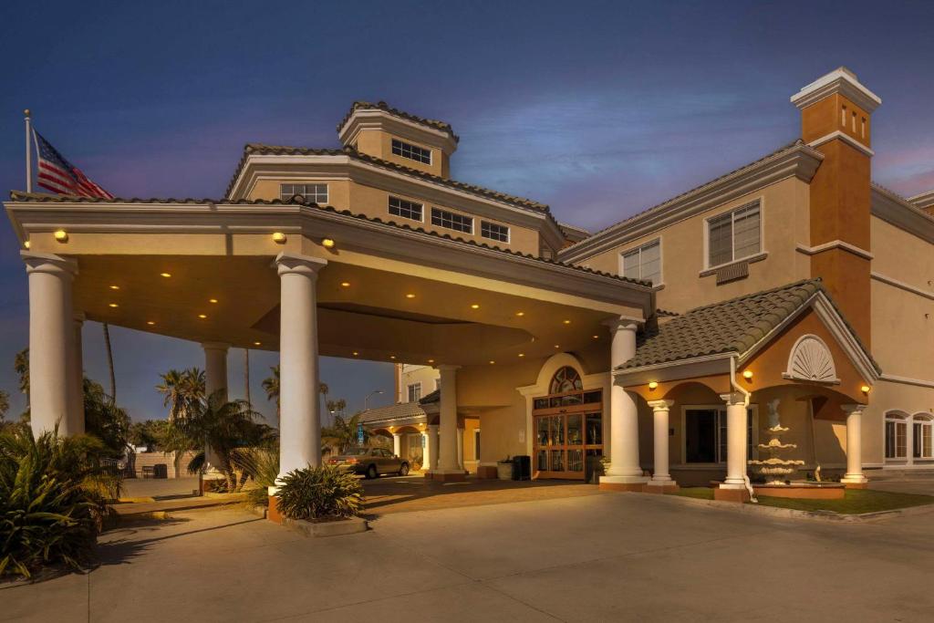 Comfort Suites Oceanside Camp Pendleton Area image