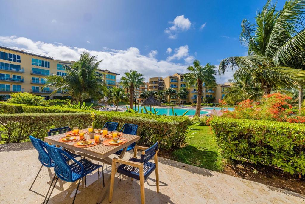 2bdr Ground Floor Condo With Terrrace!