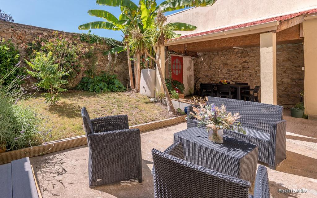 RÉF 398 HENNEBONT maison de ville de caractère avec jardinet et patio photo 1