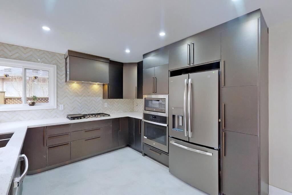 5 amazing bedrooms in suburban delight! photo 3