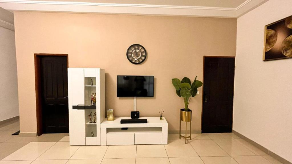 Large studio at your disposal in Abidjan photo 3
