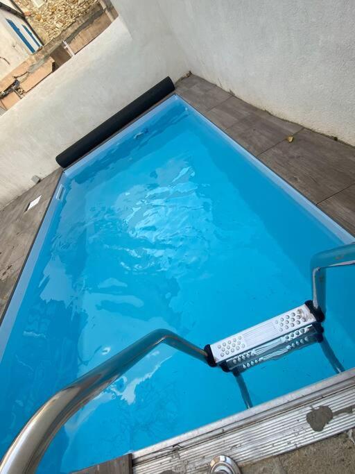 Studio cosy avec piscine photo 3