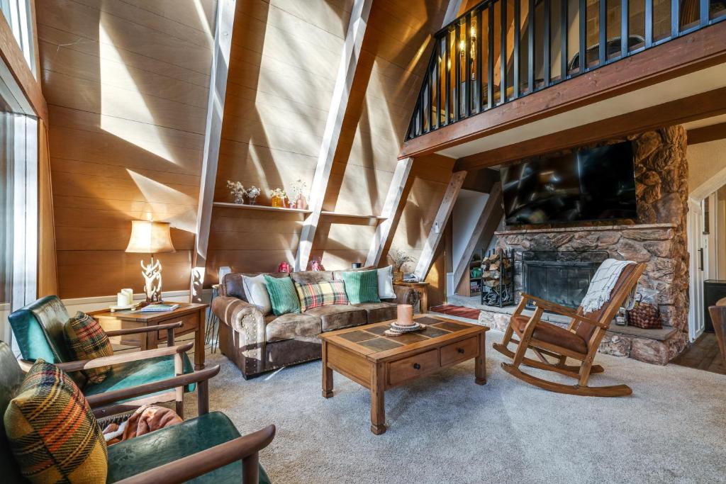 Pet-Friendly Arnold Cabin with Deck and EV Charger! photo 3