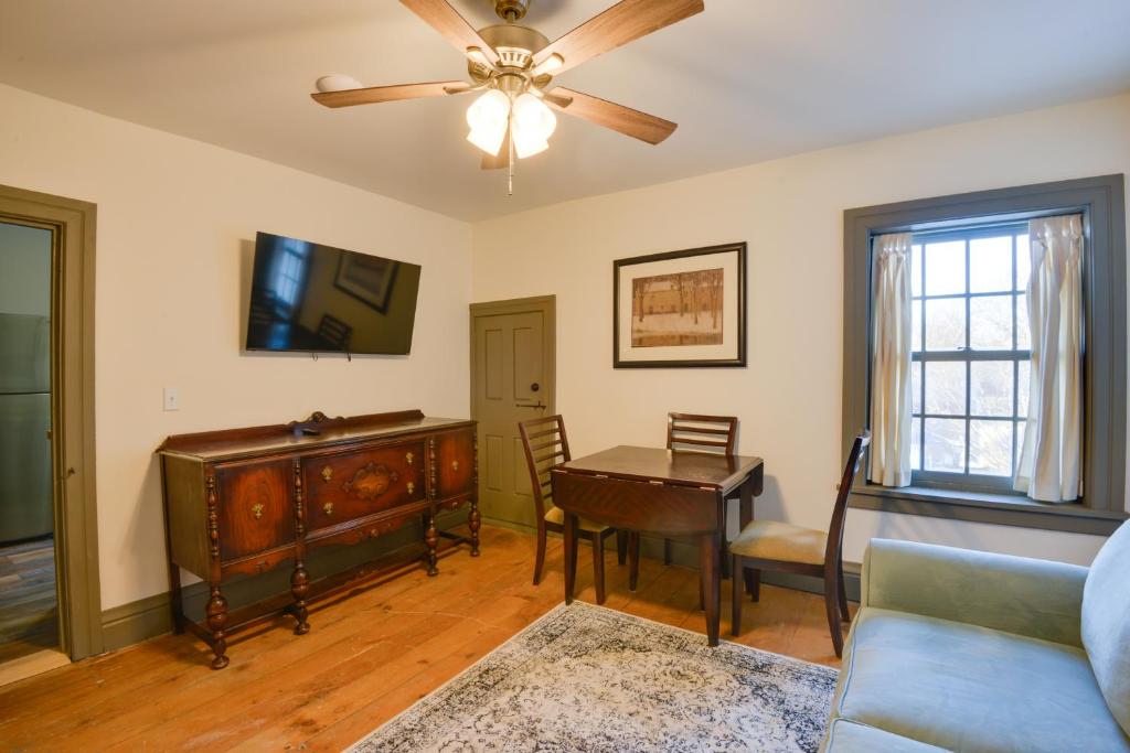 Sackets Harbor Apartment, Walk to Lake Ontario! photo 3