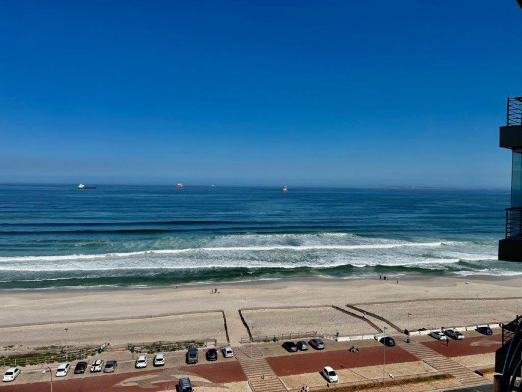 Load-Shedding Free 2 Bedroom Beachfront Apartment with Sea Views photo 1