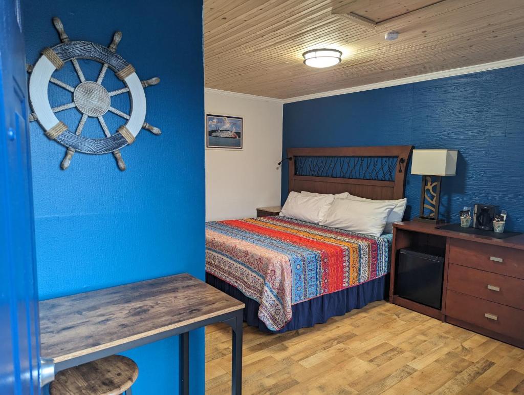 Riverboat Inn & Suites photo 2